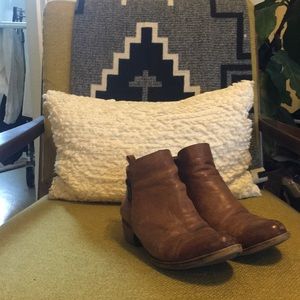 Lucky Brand brown / cognac leather booties